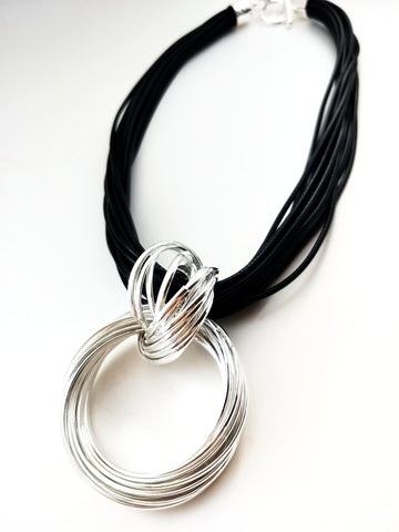10951-13 Necklace Silver Bold Circles
