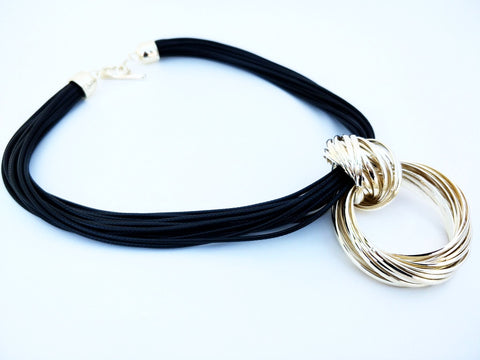 10951-34 Necklace Gold Bold Circle