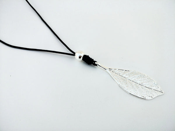 11006-12 Necklace Silver Leaf