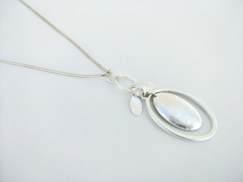 11010-12 Necklace Silver Oval Tribal