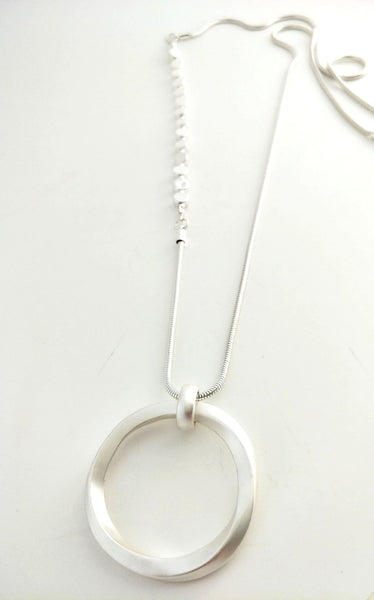 9033-1 Necklace Matte Silver Deco Circles