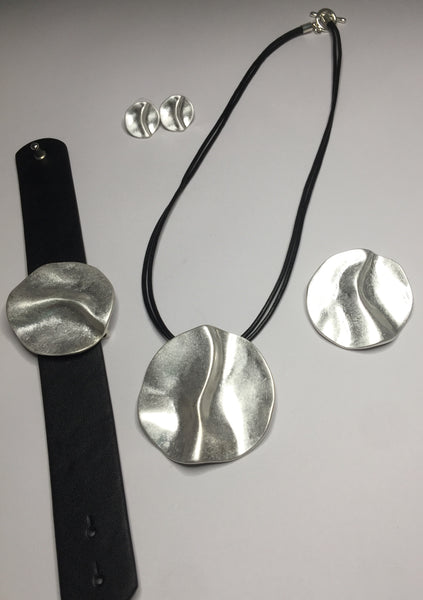 9023-10 Brooch Burnished Silver